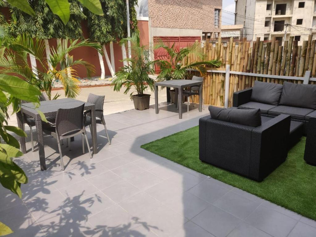 La Maison De Kouadio Abidjan Buitenkant foto